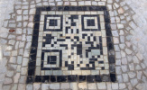 QR-kód újragondolva: utcai mozaik és raliautó az új felület