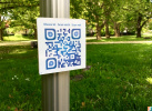 QR-kódos táblákkal egészültek ki a város információs pontjai